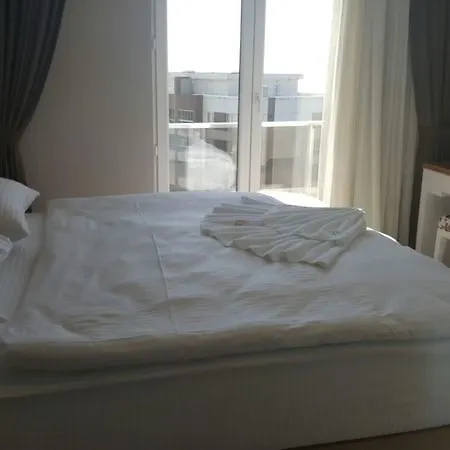 Qamar Prestige 아파트호텔 트라존